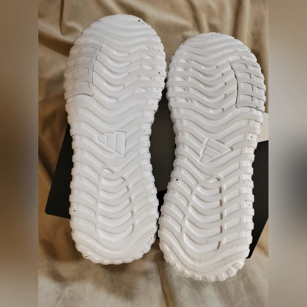 NIB! Adidas Kaptir 4.0K. Size 7 Youth/Women's Size 8.5